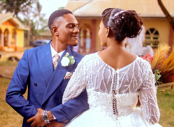 Comment personnaliser vos invitations de mariage pour qu'elles soient uniques ?